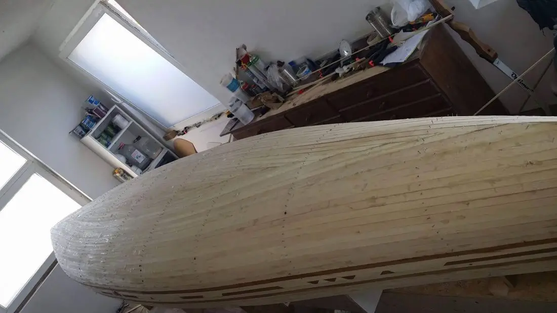 barcă din lemn