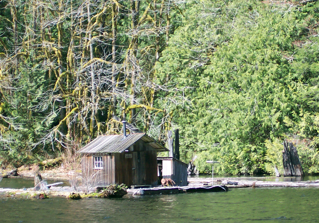cabană plutitoare