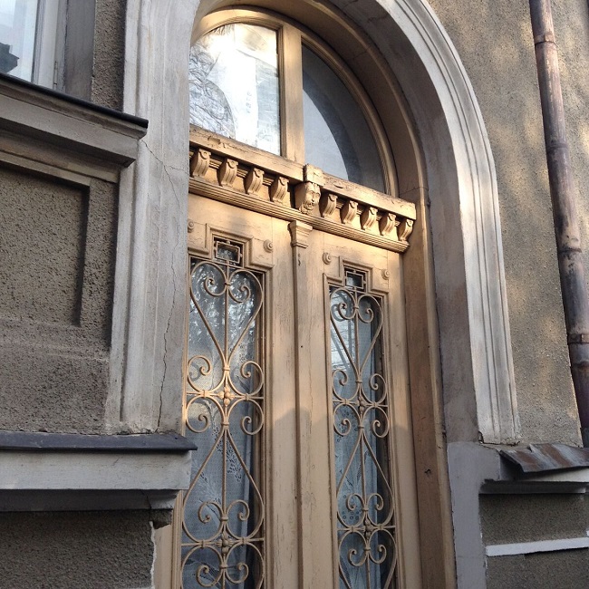 restaurare uși din lemn