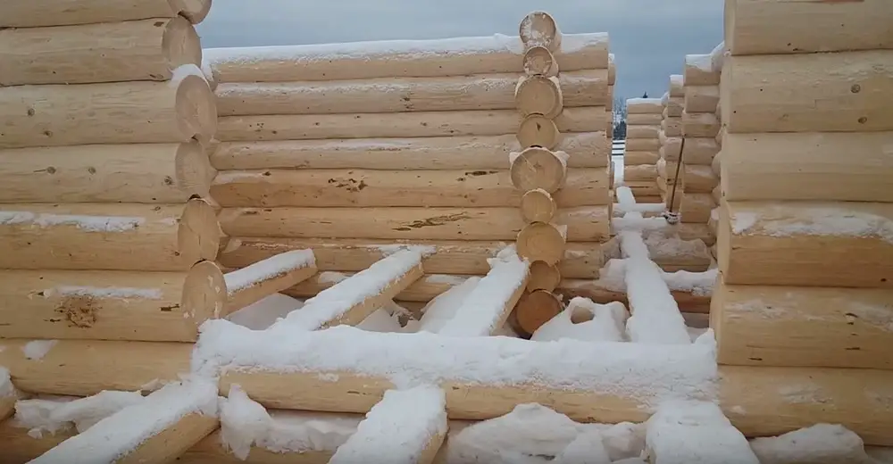 Lodging Uluru Patriotic Îmbinarea și tasarea lemnului la casele din bușteni - Revista din lemn