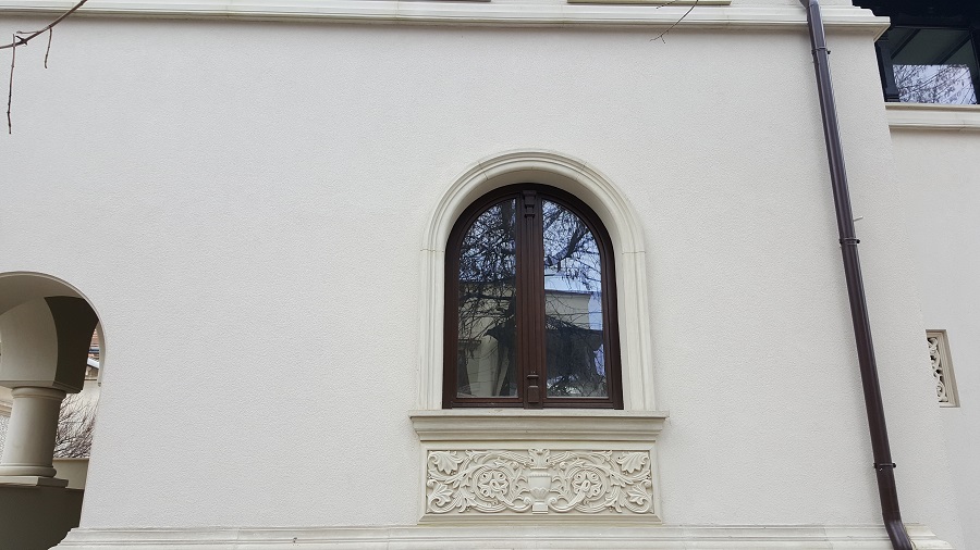 ferestre și uși din lemn