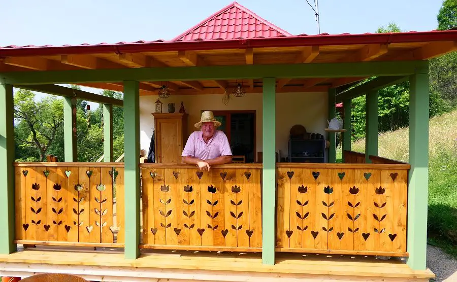 kurt's house from vișagu finished insulated with natural products