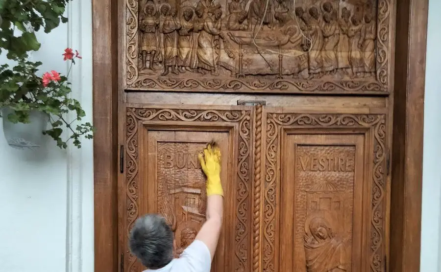 repintado de puertas de madera con laca al aceite precoloreada Kreidezeit