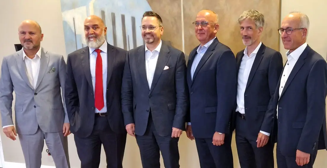 de la stânga: Mustafa Sabri Erol (AIMSAD, Turcia), Enrico Aureli (ACIMALL, Italia), Frederik Meyer (VDMA, Germania), Tomas Nieciag (DROMA, Polonia), Antoine Vernez (HBT, Elveția) și Matthias Kraus (auditor financiar)